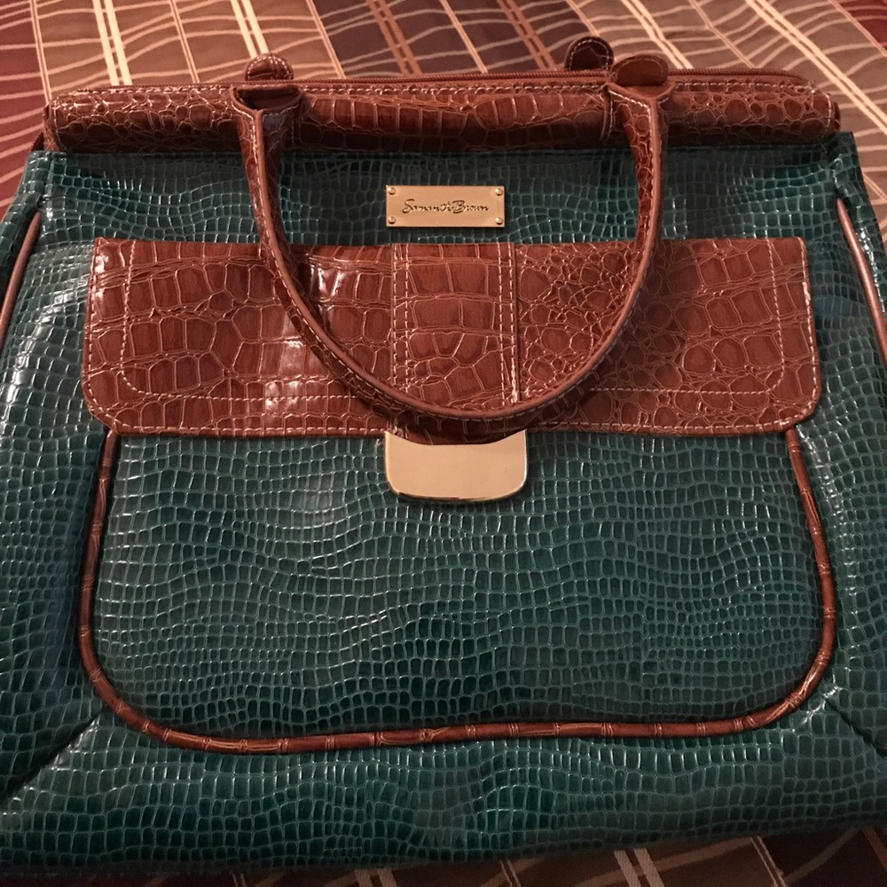 Samantha Browns big size purse.